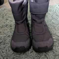 Skiing clothes and winter boots bundle 9-10 yr girl