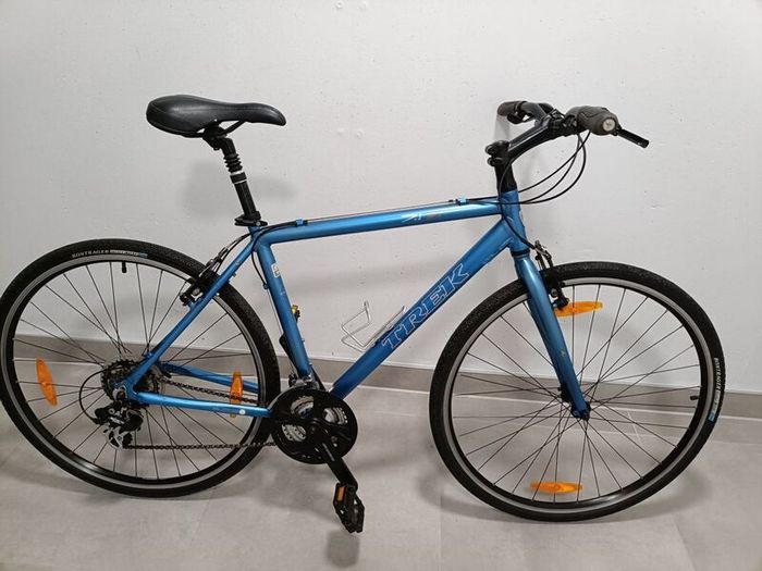 New Trek size M hybrid bike.