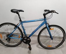 Trek Hybrid bike size M in excellent nearly new condition .