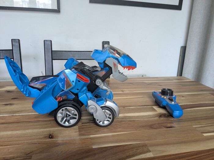VTech remote controlled Switch & Go Dash T-Rex/Car transformer