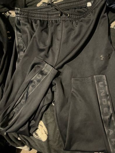Under Armour Bottoms size large