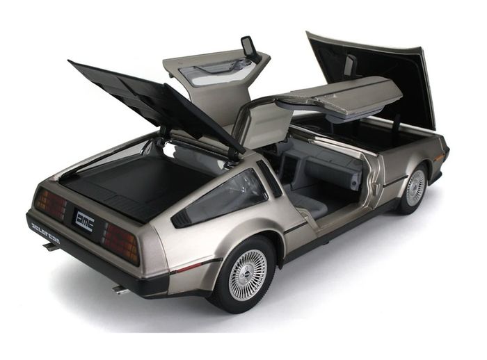DeLorean 1:19 model