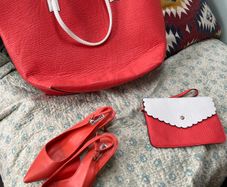 Dune bag and heel shoes