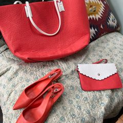 Dune bag and heel shoes