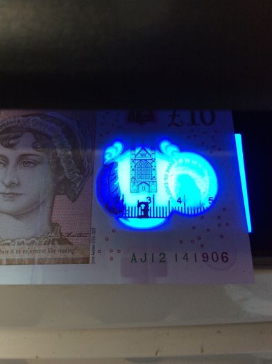 Polycheck Bank Note Checker. 9 Watts Ultra Violet Bank Note Checker.