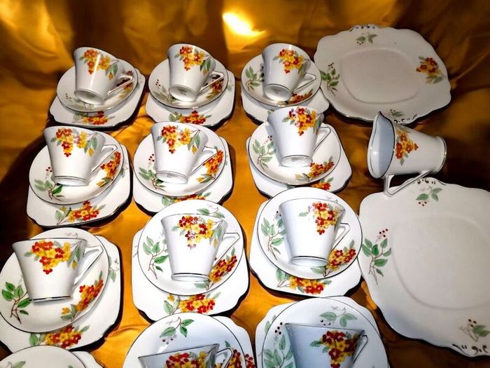 Large set of 1930s Bell China 39pcs