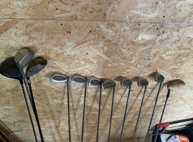Mainly Mac Gregor golf set w Dunlop putter & 3 drivers
