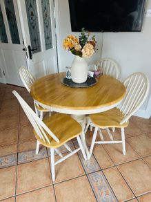 Oak extendable table and 4 chairs