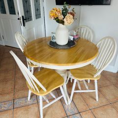 Oak extendable table and 4 chairs
