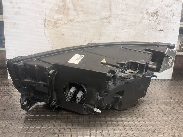 headlight Volvo xc40 32133576