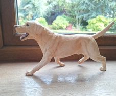 Golden retreiver figurine