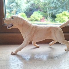 Golden retreiver figurine