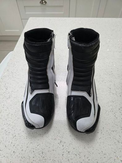 Forma axel boots size 9