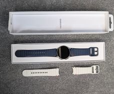 Samsung Galaxy Watch7 with 2 straps