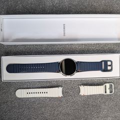 Samsung Galaxy Watch7 with 2 straps
