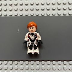 lego super heroes sh0571 Black Widow minifigure- White Jumpsuit, Dark Orange Ponytail