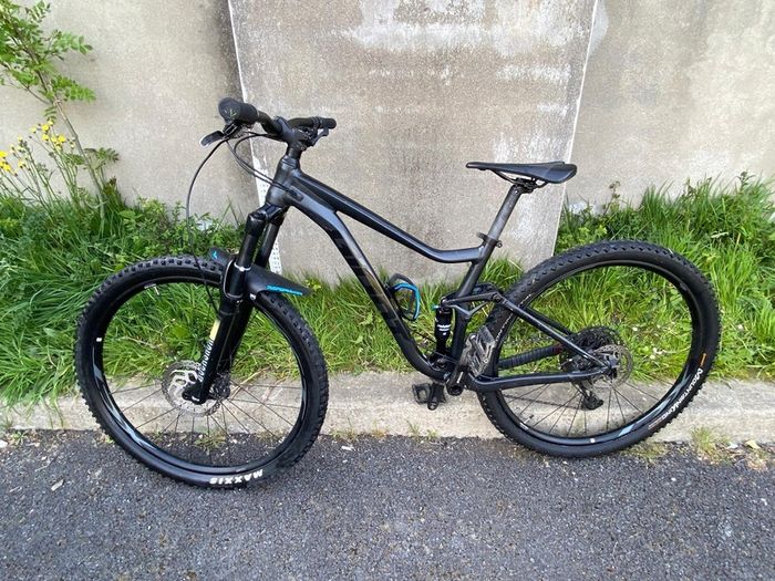 Giant stance full suspension mountain bike
