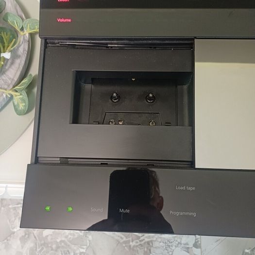 Stunning Vintage iconic Bang and Olufsen Beocenter 8000 System High power Amplifier CD player Tuner And Tape Recorder with Dolby HX Pro Stunning condition a real Timeless center piece