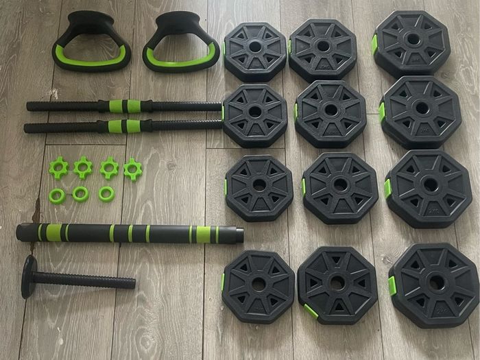Adjustable dumbbell set