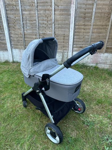 Mamas and Papas pram + Cybex seat and isofix bundle