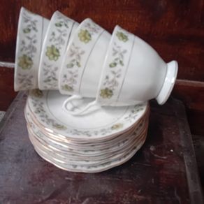 Vintage Yong Sheng  Green Flower Porcelain  Cups And Saucers
