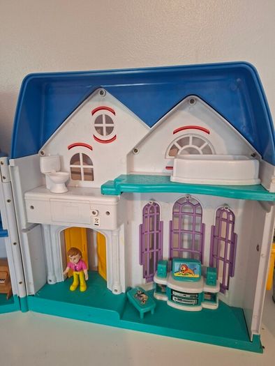 Keenway My Happy Family Doll Play House