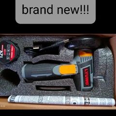 Mini cordless angle grinder