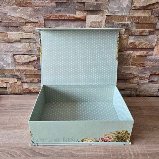 Vintage-Style Botanical Keepsake Box