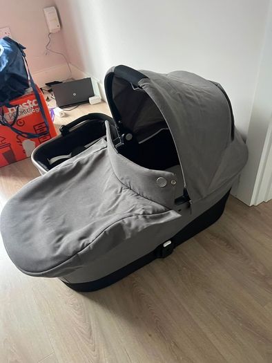 Cybex carrycot and basket