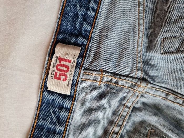 levis 501 Size 32/34 button fly in excellent condition