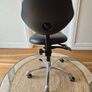 Ergonomic black saddle chair Image 3