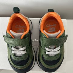 Green dinosaur infant shoes 4.5UK