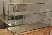 Linkat glass cake display