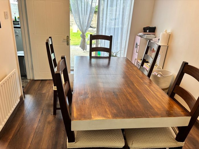 Dining table & 6 chairs