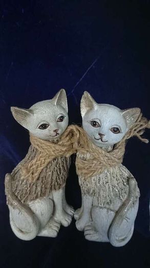 Cat figurines