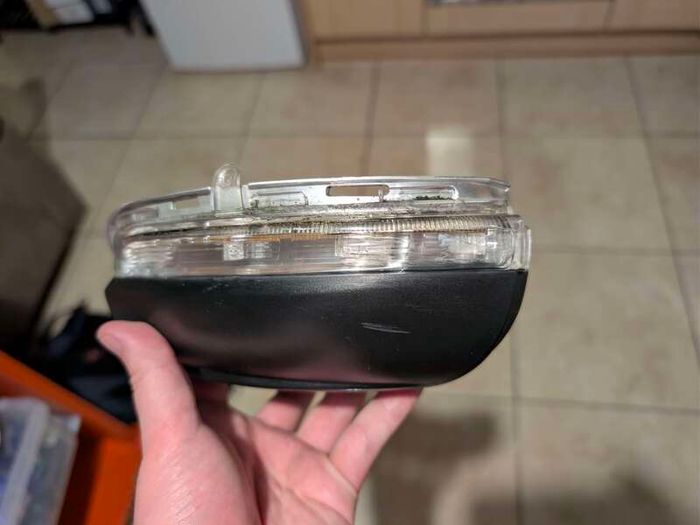 Genuine VW Golf Mk6 Mirror Indicators / Turn Signals (Pair - OEM 5K0949101 / 5K0949102)
