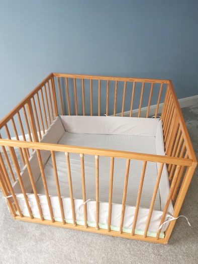 Baby playpen with adjustable height