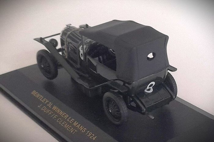 Diecast Model Le Mans Winning Bentley Le Mans 1924 1st - IXO 1:43