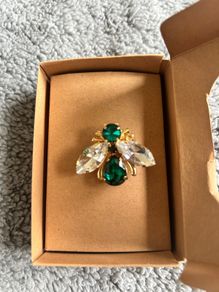 Bee brooch
