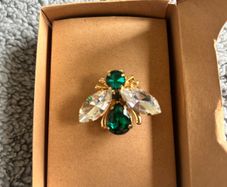 Bee brooch
