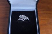 9ct Gold Ring with Gemstone Twist Setting
