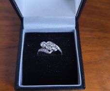 9ct Gold Ring with Gemstone Twist Setting