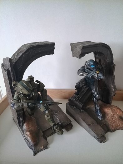 Halo 5 Guardians  Limited Collectors Edition Master Chief vs Spartan Locke Statue
