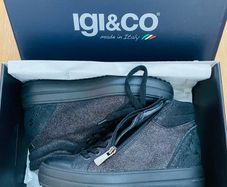 Ladies Boots BNIB Black Leather