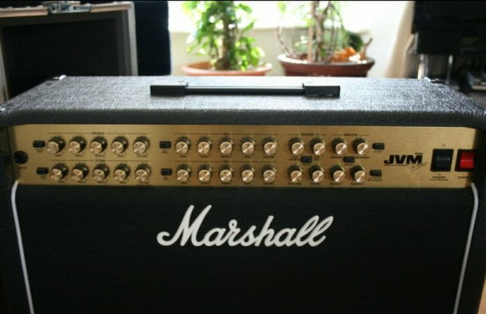 Marshall JVM 410C with Flighcase