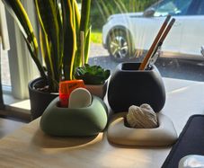 Stackable pebble organisers