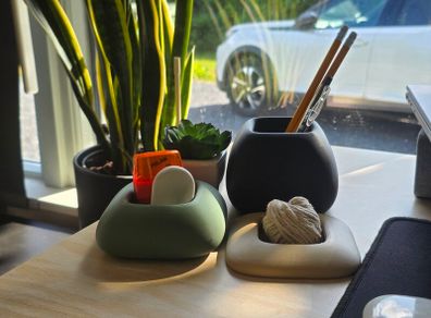Stackable pebble organisers