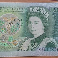 England. 2 x consecutive Somerset pound notes