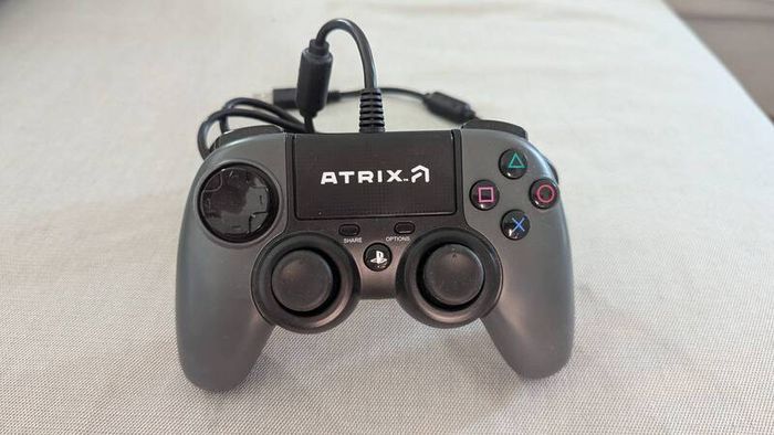 PlayStation 4 Slim 1Tb+ 1x Original Wireless Controller+ 2x Wired Controller+ Camera