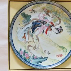 Beautiful Artistic Certified historic Porcelain Plate, in mint condition